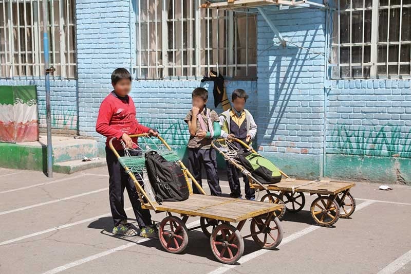 کودکان‌باربر در بازار به‌وفور دیده‌می‌شوند | کار آنها مصداق دقیق بهره‌کشی!