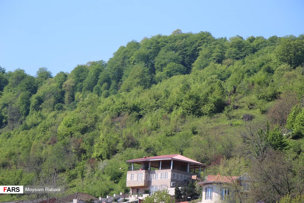 ساخت و سازهای عجیب در روستاهای آستارا