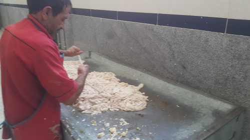 بزرگترین کشتارگاه دام یزد احیاگر معتادان بی‌خانمان شده است (+تصاویر)
