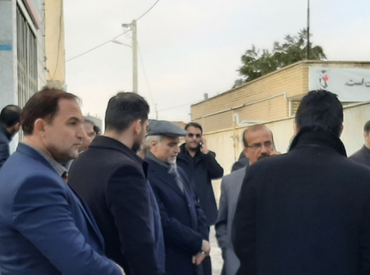 اقامه نماز رئیس جمهور بر پیکر خواهرش +تصاویر