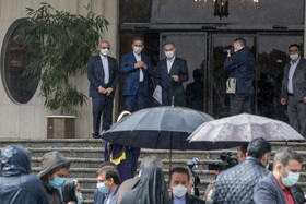 آخرین جلسه هیات دولت زیر باران برگزار شد