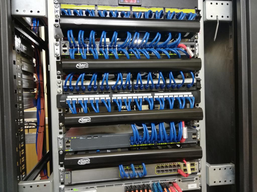 سرور، کامپیوتری همیشه روشن و قدرتمند