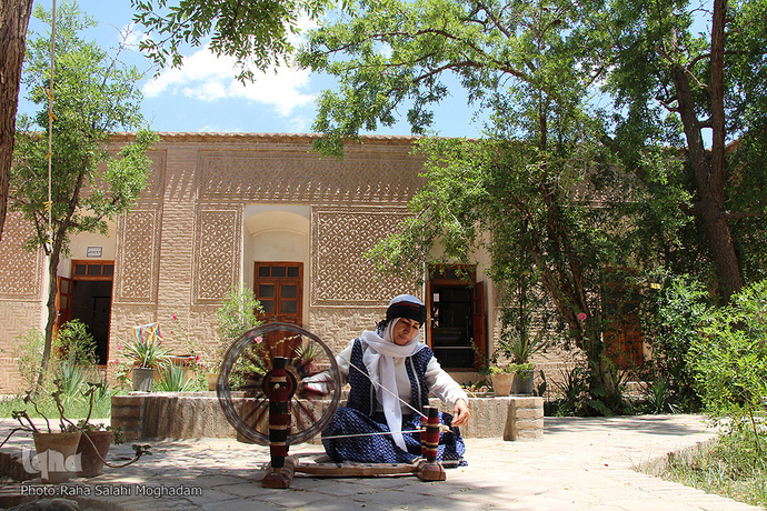 آشنایی با لباس محلی زنان خراسان جنوبی