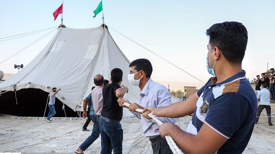 برپایی خیمه‌های عاشورایی در زرقان