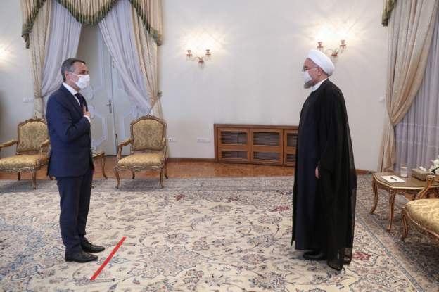 دیدار وزیر خارجه‌ی سوئیس با روحانی از پشت نوار قرمز!