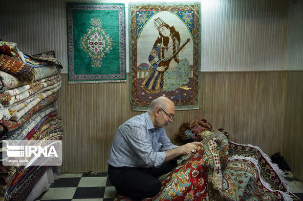 رفوگری فرش در بازار تهران