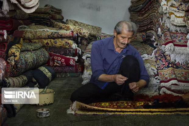 رفوگری فرش در بازار تهران