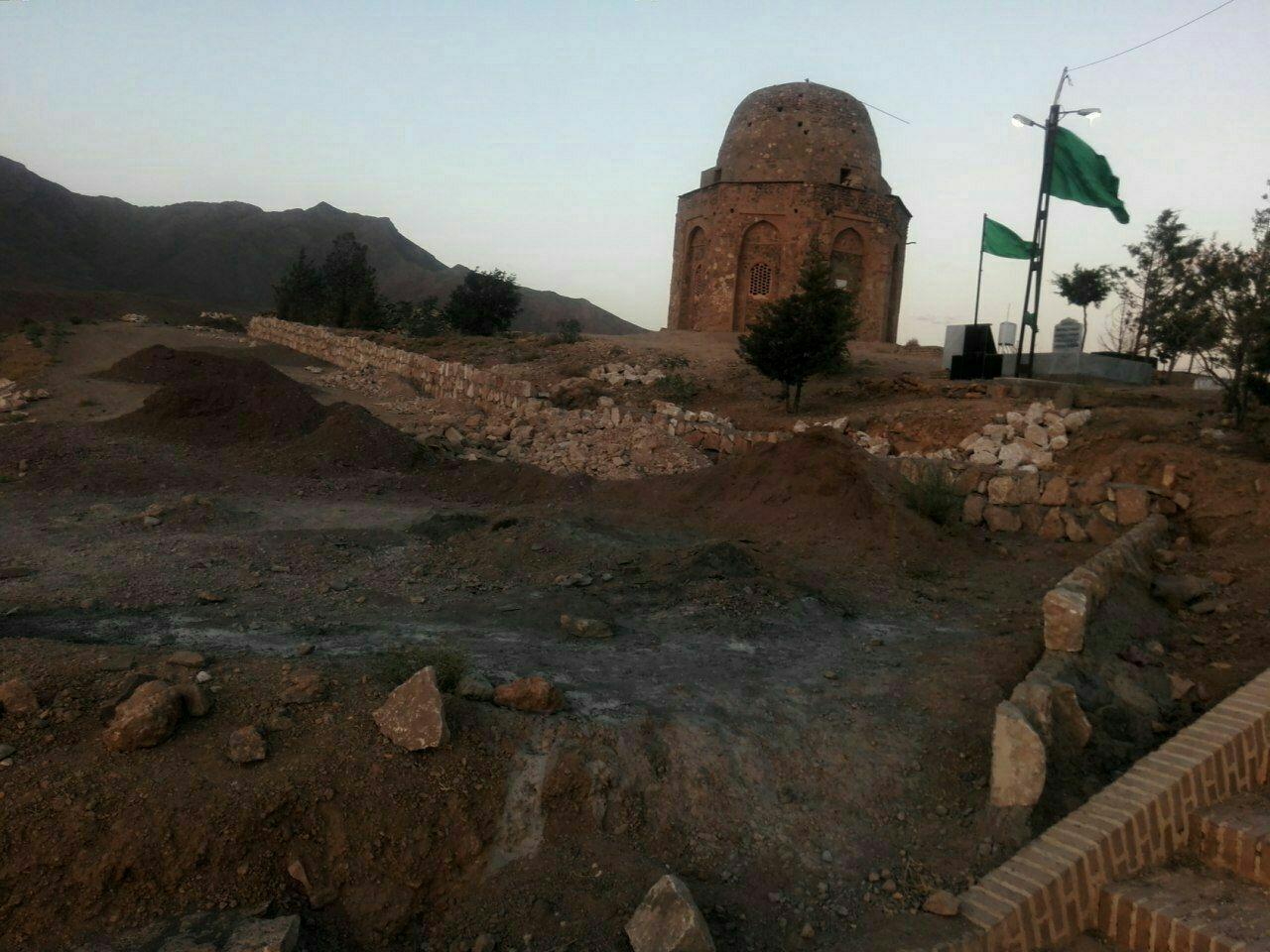 ساخت و ساز در قبرستان تاریخی توران پشت یزد