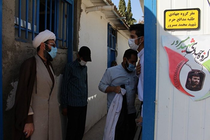 غسل و کفن اموات کرونایی توسط طلاب