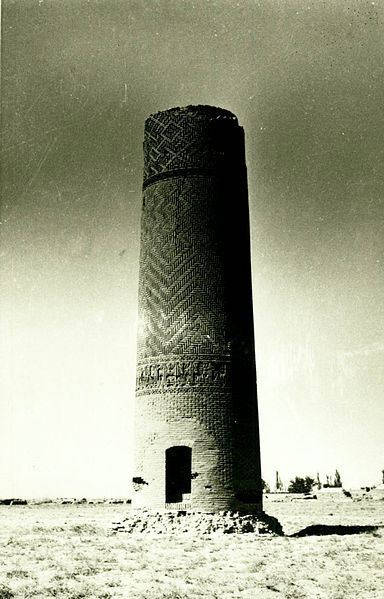 برج ۸۰۰ ساله به ارتفاع یک ساختمان هفت طبقه در بردسکن