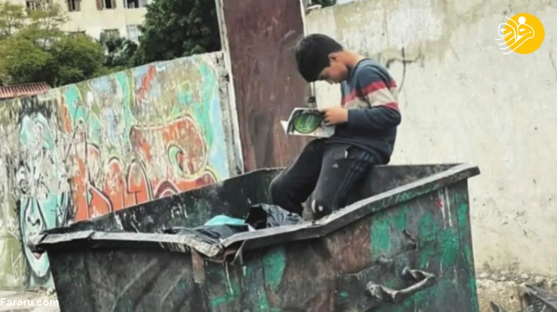 بازتاب عکس کتاب خواندن کودک زباله گرد در لبنان