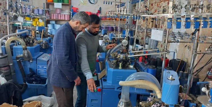 لتگاه روستایی که برای کل ایران جوراب می‌بافد