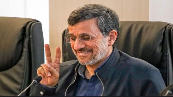 کنایه احمدی نژاد از خرید جزیره، روحانی است