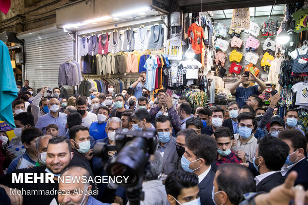 مانور نمایشی رئیسی در بازار تهران!
