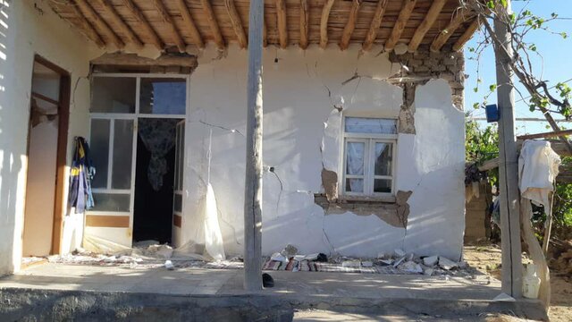 پس تکلیف بازسازی خانه‌های زلزله‌زده چه می‌شود؟