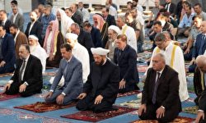 اقامه نماز عید قربان در مسجد جامع حمص