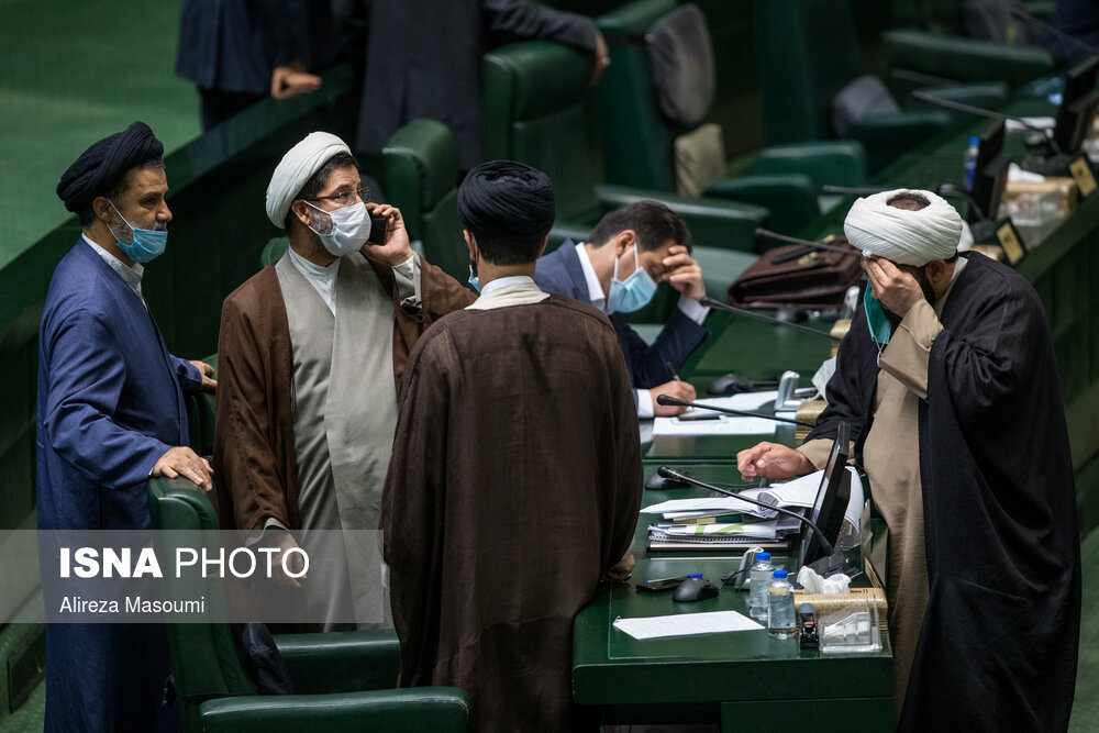 صف آرایی نمایندگان موافق و مخالف طرح صیانت