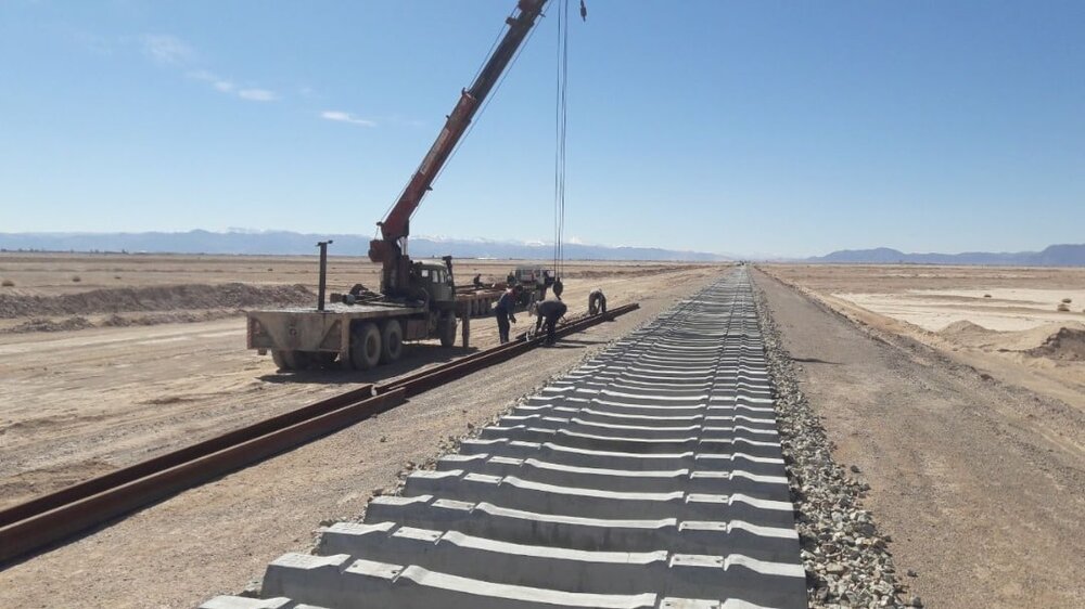 آستانه بهره برداری از پروژه ملی خط راه آهن یزد اقلید