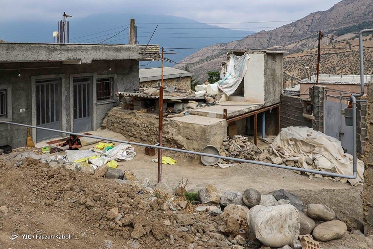 بازسازی واحد‌های خسارت دیده زلزله