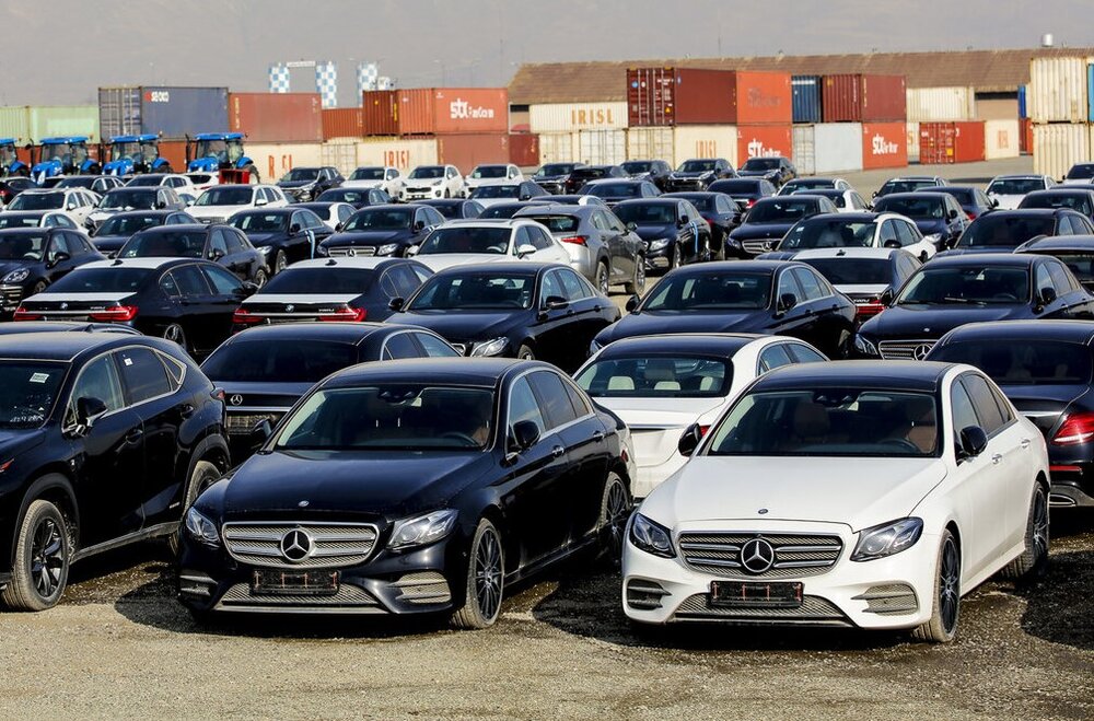 واردات خودروهای بالای ۴۰ هزار دلار همچنان ممنوع است