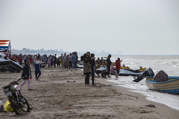 دریافت ۱۰ هزار تومان از هر خودرو برای ورود به ساحل فرح‌آباد ساری