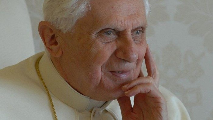 ادای احترام به جسد پاپ بندیکت شانزدهم