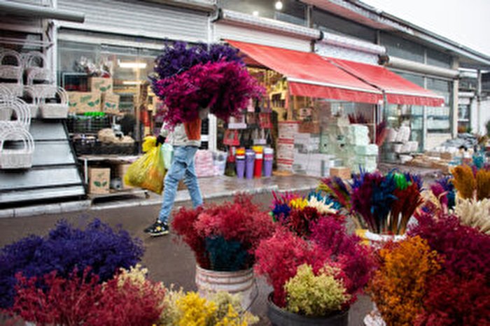 بازار گل در آستانه روز مادر