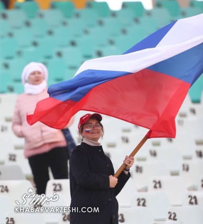دختران روس در ورزشگاه؛ دختران ایرانی پشت در!