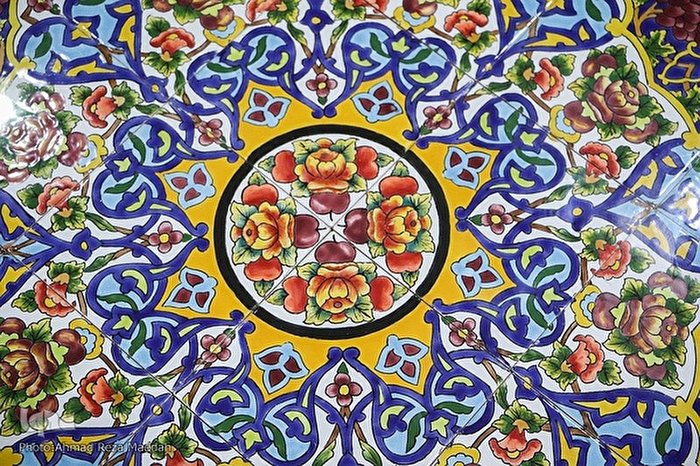 کاشی هفت رنگ شیراز‌‎