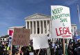 دیوان عالی آمریکا در حکمی جدید حق سقط جنین در این کشور را لغو کرد