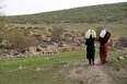 شکایت زنان یک روستا از همسران، پسران و دامادهایشان به جرم اعتیاد به یک مقام دولتی