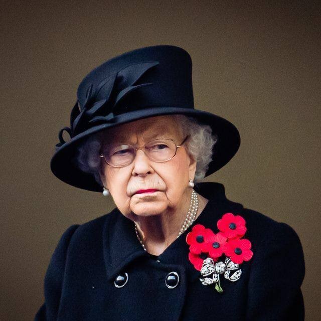 مرگ ملکه انگلیس بعد از ۷۰ سال سلطنت در اسکاتلند و جانشینی چارلز سوم + حاشیه‌ها