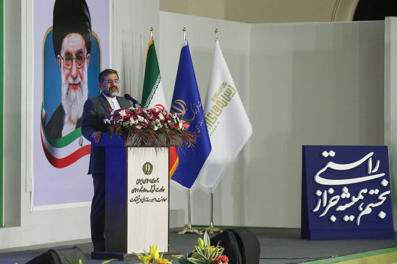 ارشاد وزیر فرهنگ و ارشاد، درباره پرچم جمهوری اسلامی ایران