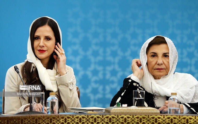 دو زن سوری در دیدار با رئیسی چه کسانی هستند؟