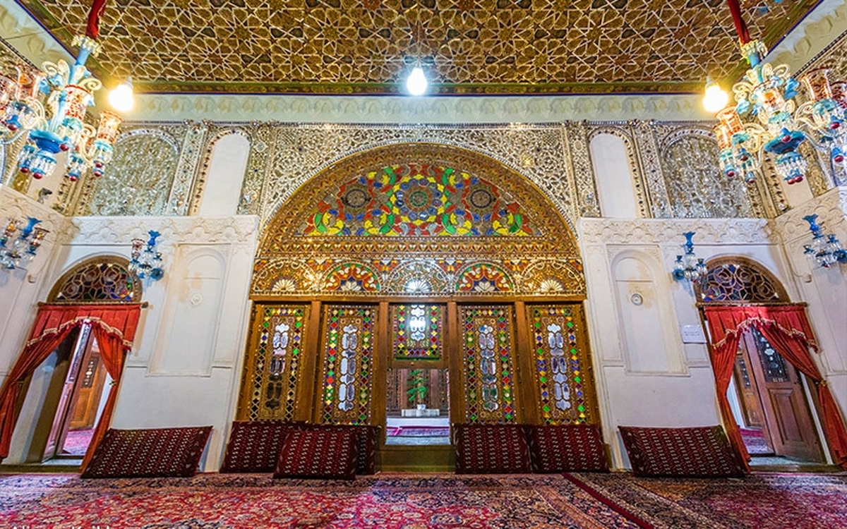 عروس حجت‌الاسلام خاموشی مستاجر ماست، فشار می‌آوردند صدایش را درنیاوریم