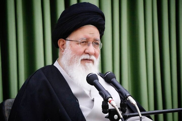 علم الهدی بجای توضیح درباره افشاگری اشتری در خصوص اختیارات خود در جهت دهی به منافع موقوفه صحبت کند