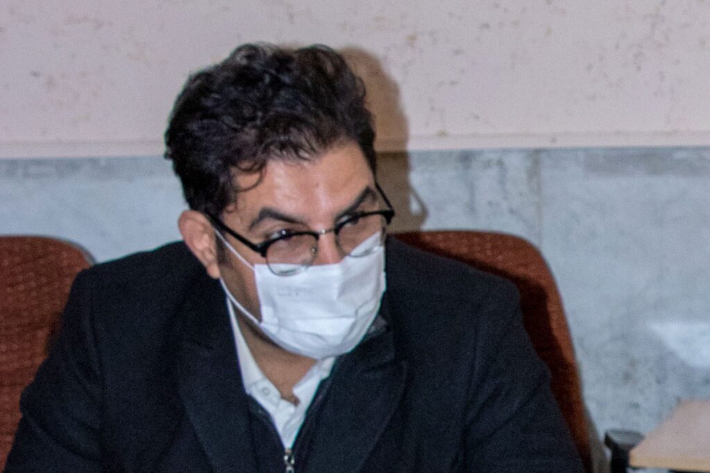 درگیری یک خبرنگار (مجید معتمدی) با مدیر ارشد سابق دولتی (امیرحسین نادری) روی چیست؟