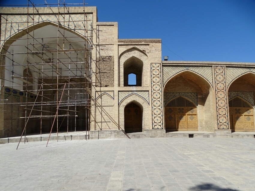 برداشتن یا عدم برداشتن داربست‌های ۶۰ ساله مسجد جامع قزوین + مرمتی که ۶۰ سال است انجام نشده؟