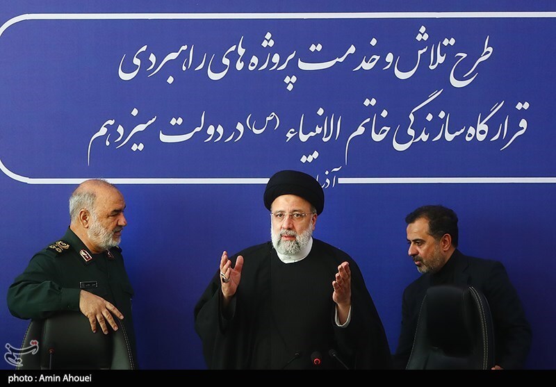 بازدید رئیسی از قرارگاه خاتم