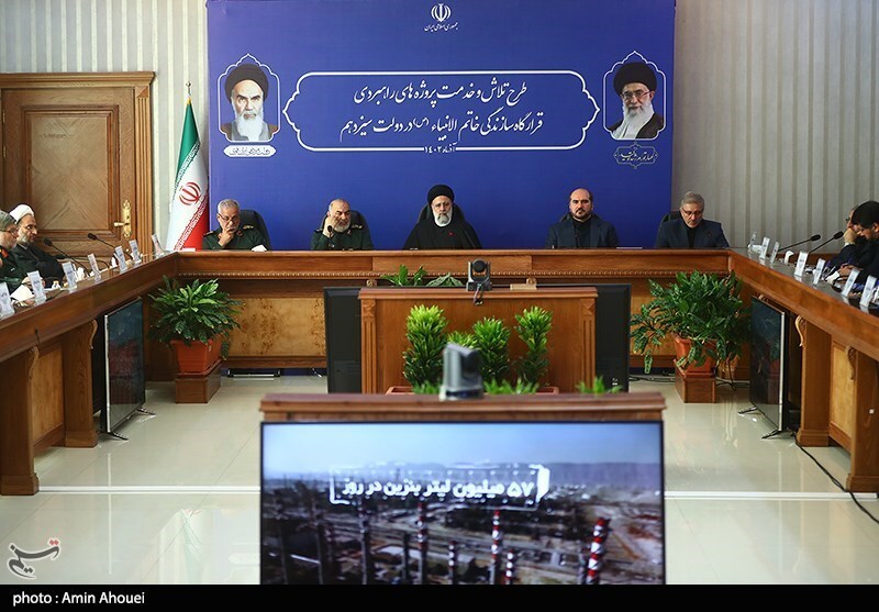 بازدید رئیسی از قرارگاه خاتم
