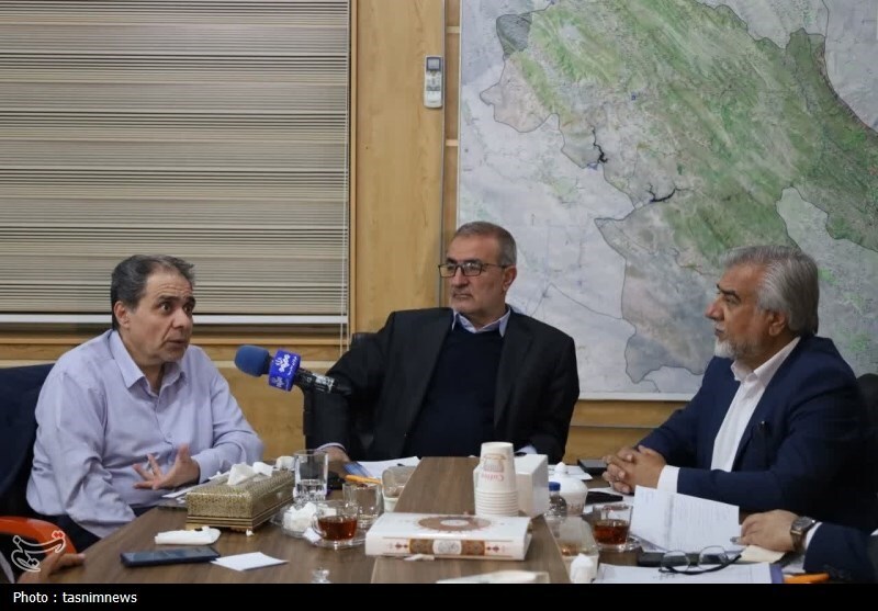 معاون وزیر بهداشت: ۳۰ هزار آمبولانس فرسوده داریم + سیاستگذاری برای کاهش مشکلات بهداشت و درمان یا چانه زنی برای جذب اعتبارات در استان؟
