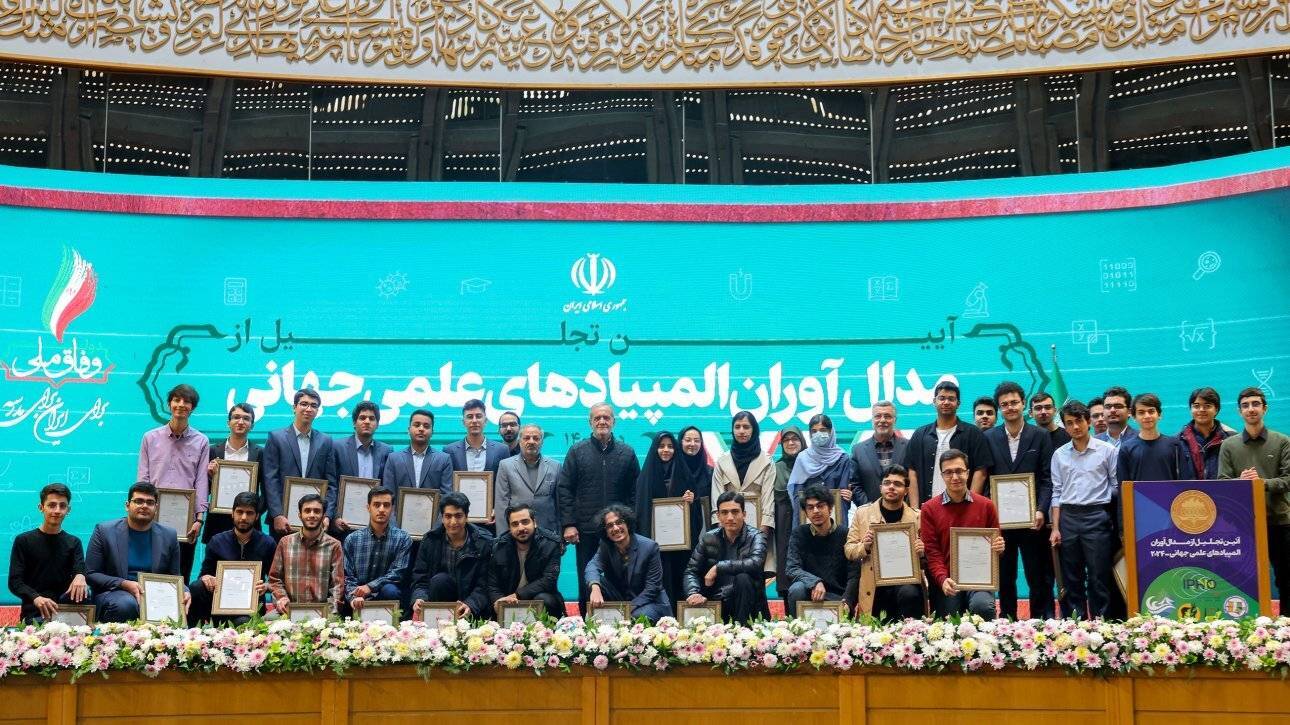می توانیم ایران را بسازیم: با افراد فرصت طلب، بی سواد و ریاکار به جایی نخواهیم رسید