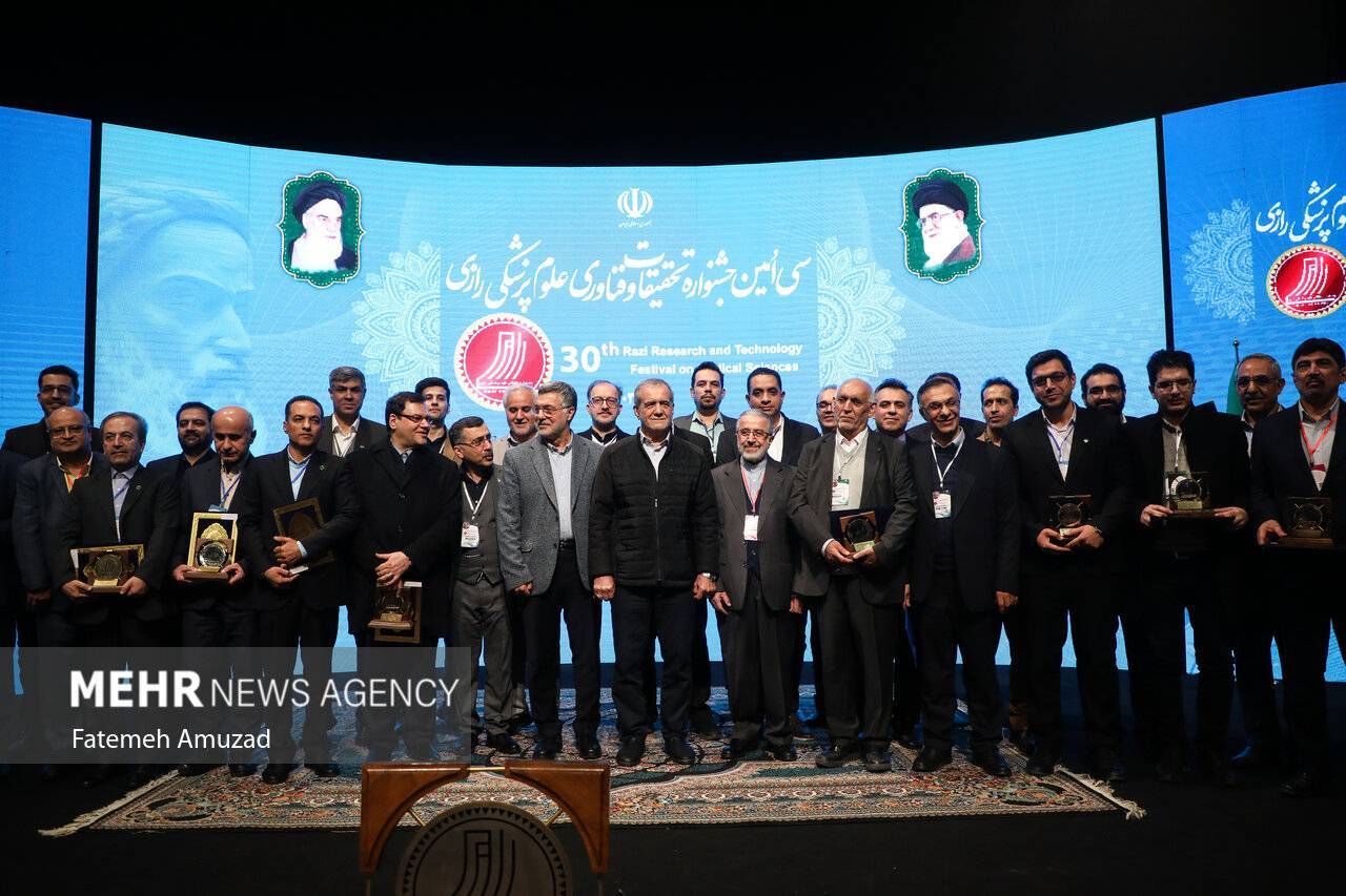 تقدیر از منتخبین سی امین جشنواره تحقیقات و فناوری علوم پزشکی رازی