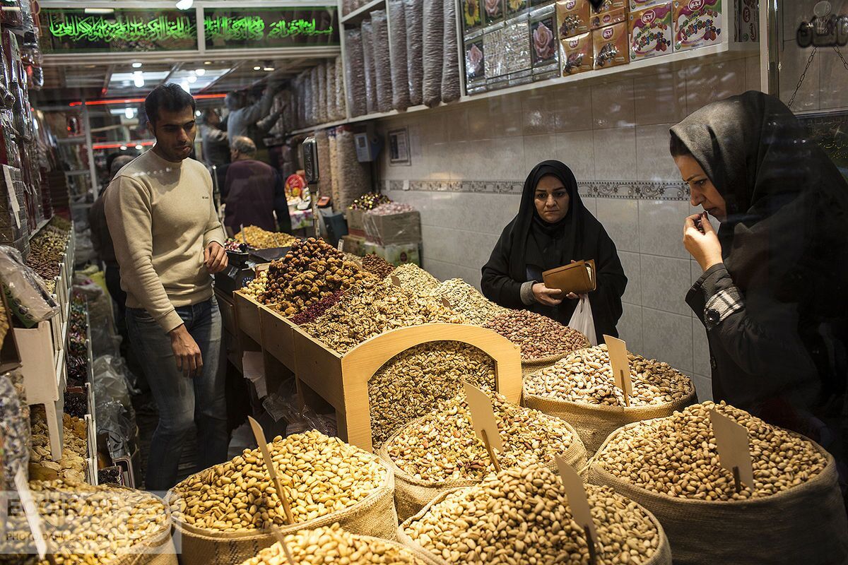 صادرات غیر اصولی پسته جهت تامین ارز برای واردات: خودروسازان پسته‌فروش آجیل شب عید را گران کردند