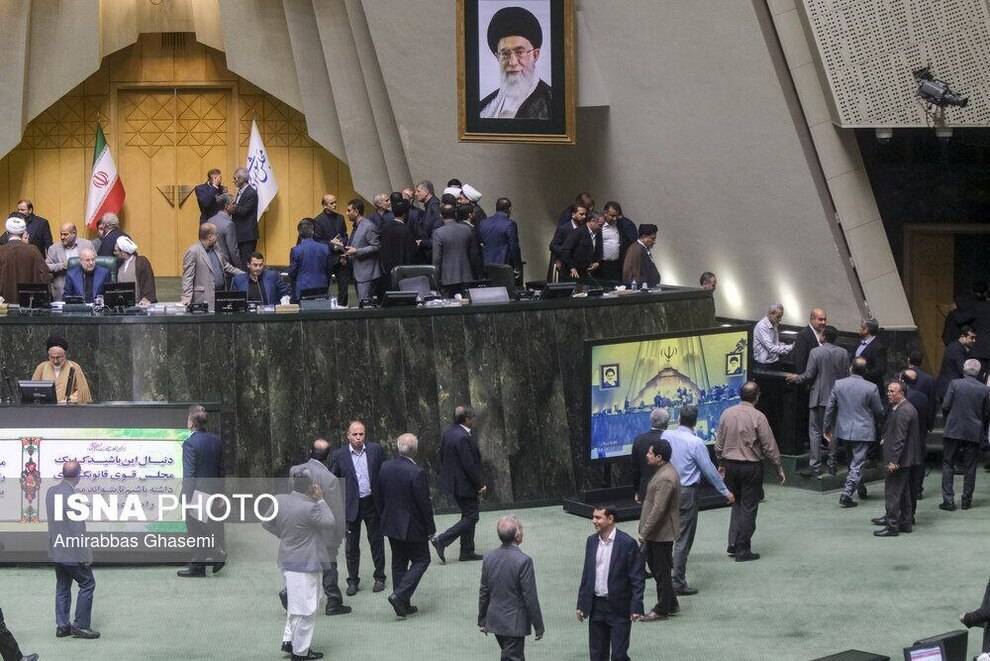 درگیری بر سر اعتبارنامه تاجگردون بالا گرفت و  قالیباف اعتبارنامه ها را به رأی نگذاشت؟ + صلاحیت ها را  تحویل بگیر جناب شورای نگهبان ،چقدر درباره پاکدشت داد زدیم و نخواستی بشنوی