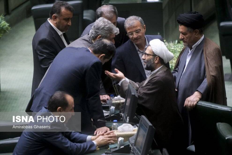 درگیری بر سر اعتبارنامه تاجگردون بالا گرفت و  قالیباف اعتبارنامه ها را به رأی نگذاشت؟ + صلاحیت ها را  تحویل بگیر جناب شورای نگهبان ،چقدر درباره پاکدشت داد زدیم و نخواستی بشنوی