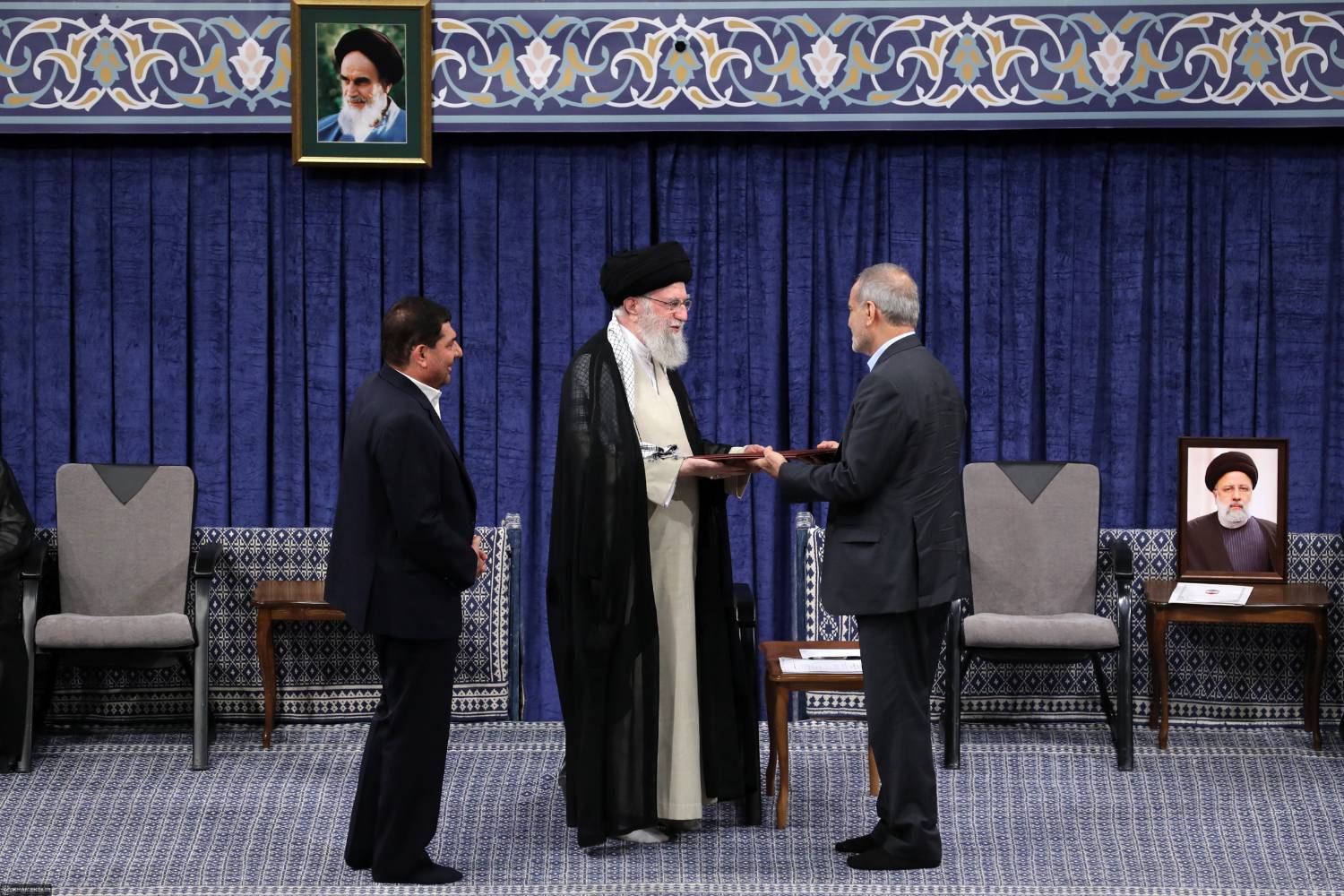 مراسم تنفیذ حکم چهاردهمین دوره ریاست جمهوری اسلامی ایران‌ به آقای پزشکیان