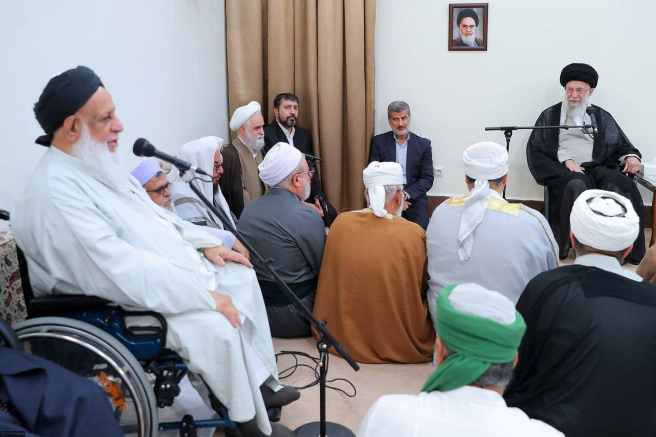 رهبر انقلاب: وحدت نه یک تاکتیک سیاسی، بلکه یک اصل قرآنی است