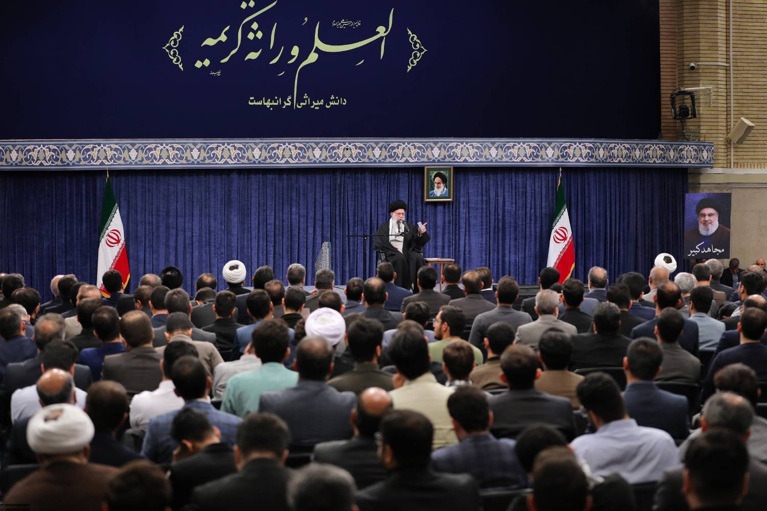 دیدار پائیزی رهبر با نخبگان