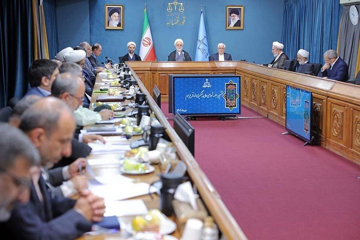 نشست پیشگیری از جرائم حوزه توزیع دارو و کالاهای سلامت‌محور: نشت گسترده دارو در کشور؛ از داروخانه‌ها تا بازار سیاه